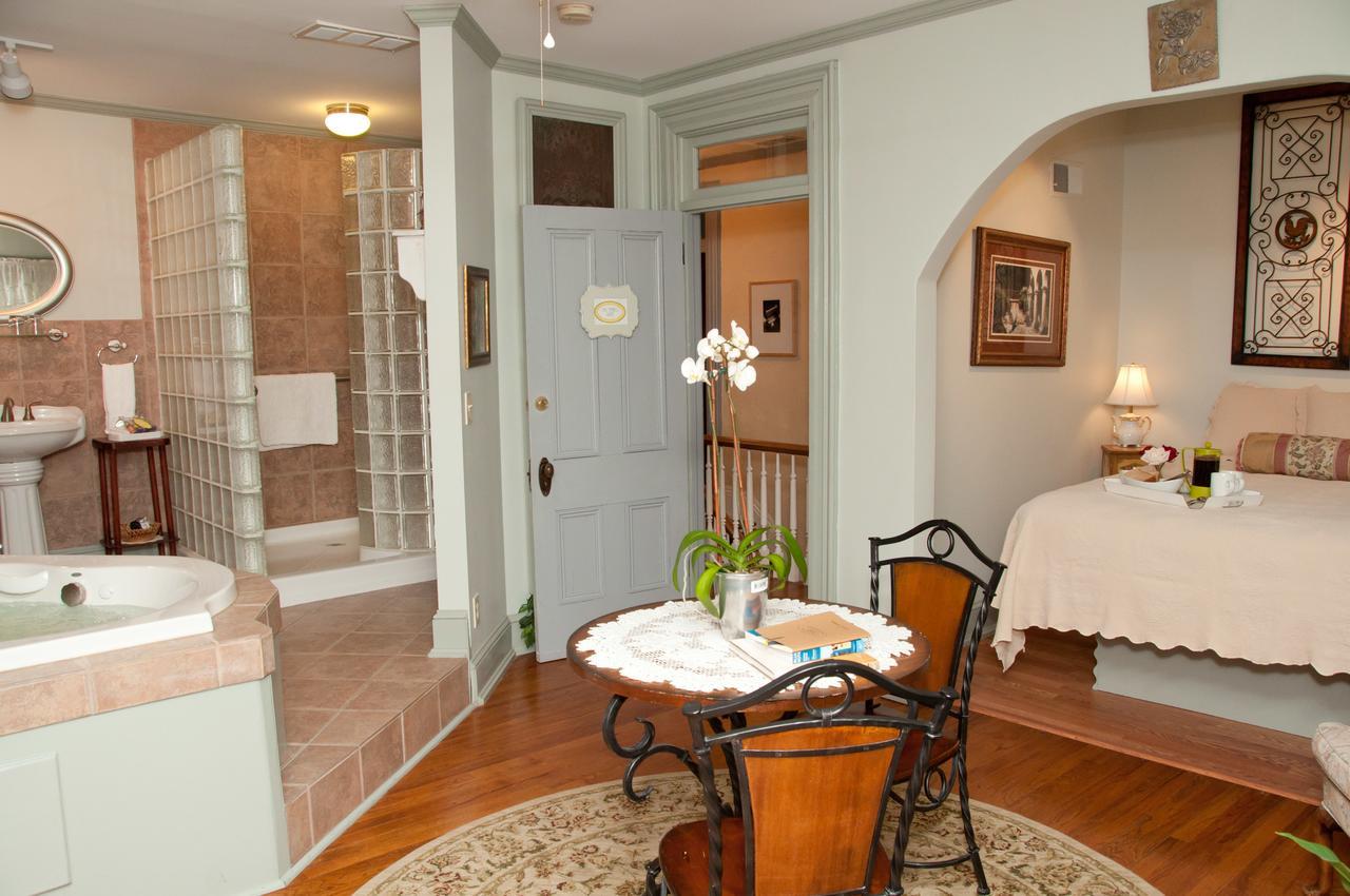 Main Street Inn Parkville Bagian luar foto
