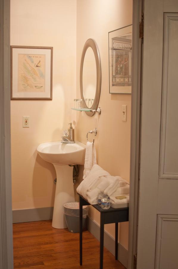 Main Street Inn Parkville Bagian luar foto