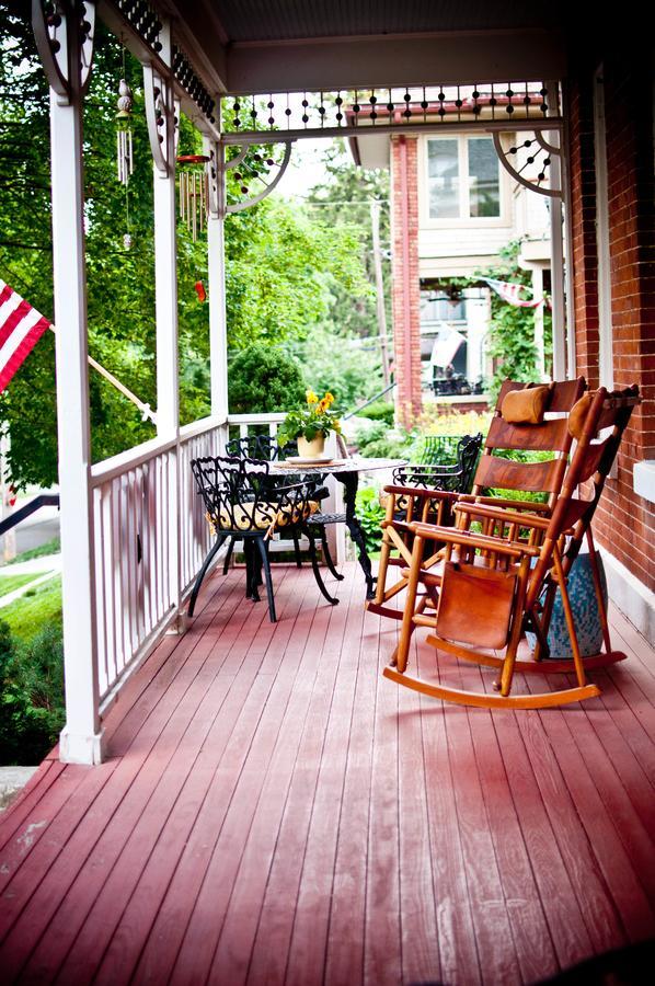 Main Street Inn Parkville Bagian luar foto